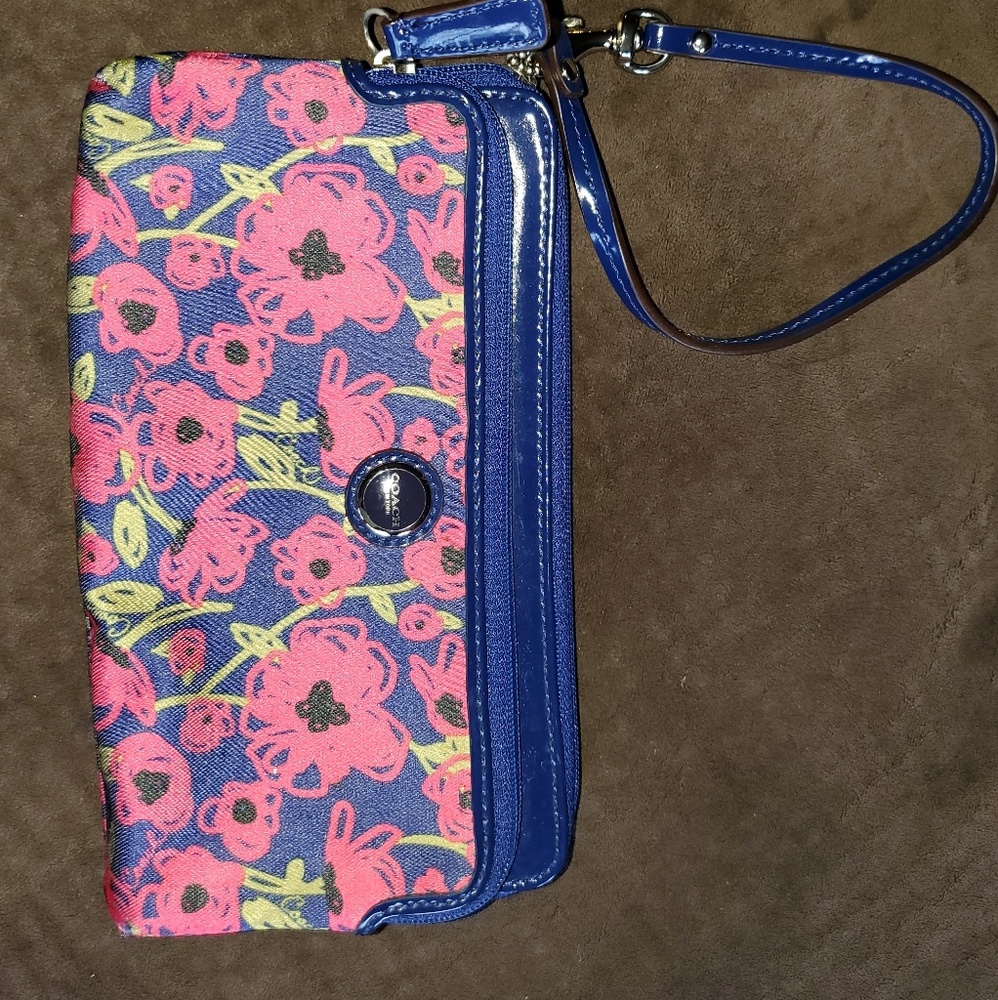 Poppy Coach wristlet